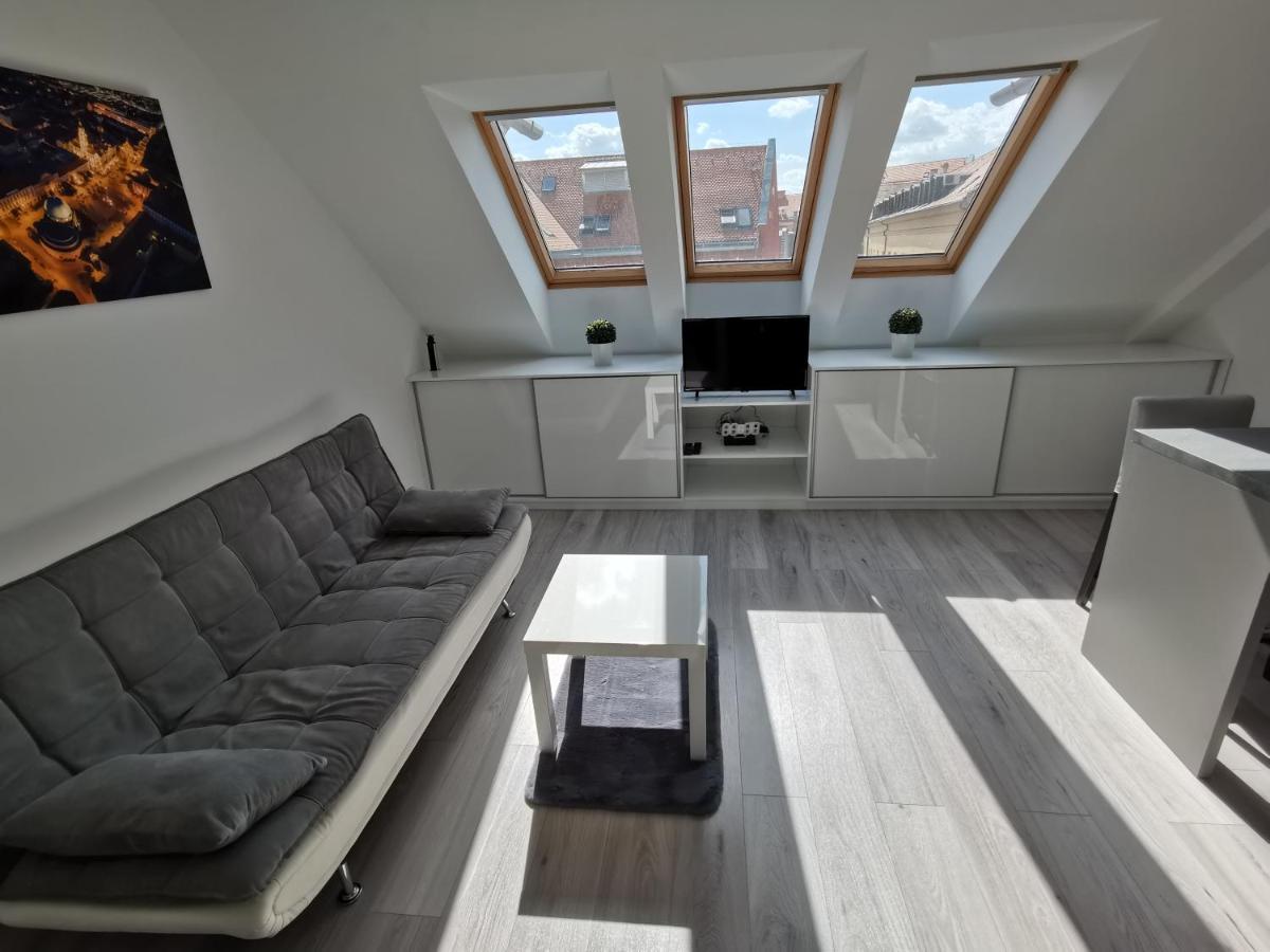 Antracit Apartman - Free Parking Pécs Kültér fotó
